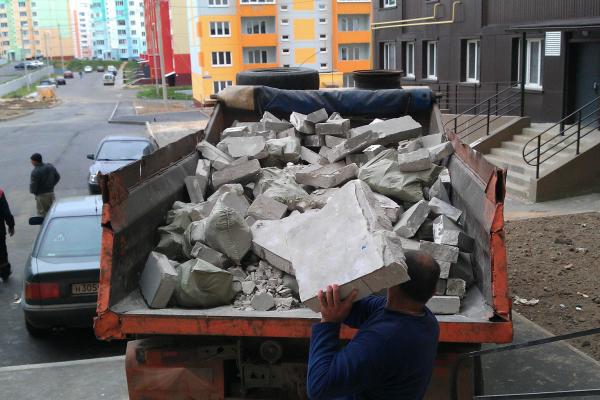 Вывоз строительного мусора в Москве может быть заказан на реально выгодных ценовых условиях