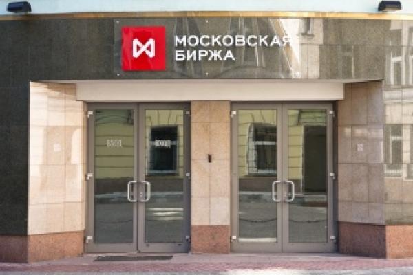Рубль укрепляется на фоне роста цен на нефть
