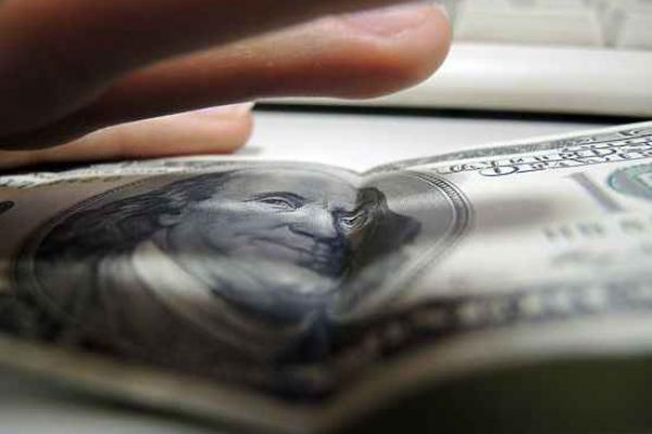 Ценам на нефть предрекли рост до 60 долларов в 2016 году