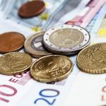 Официальный курс евро упал до 70,5 рубля