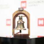 Рубль снижается в начале торгов на Мосбирже