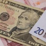 Курс доллара снижается к европейской валюте