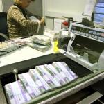 Кризис заставил жителей России сократить переводы средств за рубеж