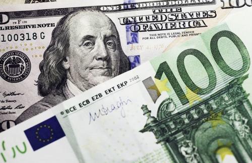 Официальный курс евро превысил отметку в 70 рублей