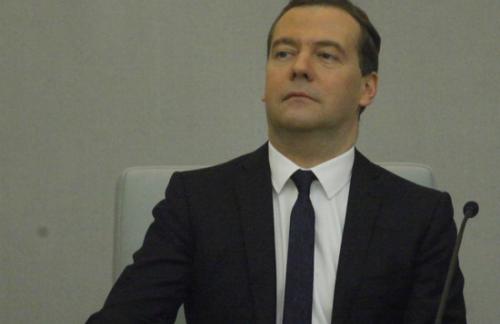 Медведев проиндексировал социальные пенсии с 1 апреля