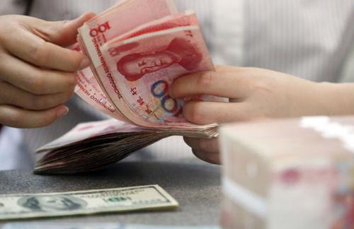 Юань показал максимальный рост к доллару за 10 лет