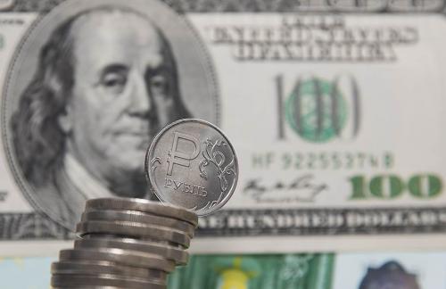 Официальный курс доллара упал почти до 67 рублей