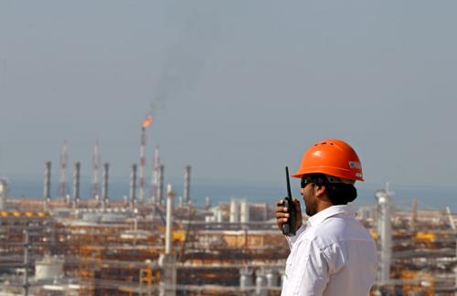 Инопресса: возвращение иранской нефти усугубит проблемы других нефтедобывающих стран