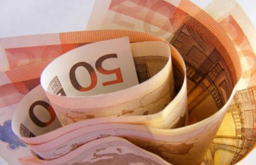 ЦБ поднял курс евро выше 88 рублей