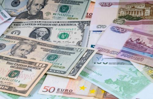 ЦБ повысил курс евро более чем на рубль