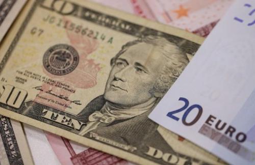 Курс доллара снижается к европейской валюте