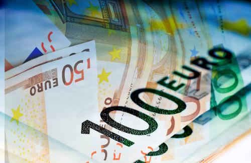 Курс евро приблизился к 74 рублям на открытии торгов