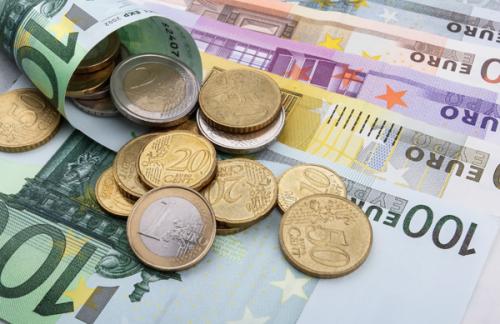 Финансисты назвали сроки роста доллара и евро