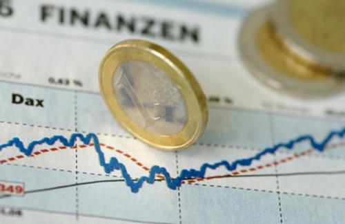 ЦБ опустил курс евро ниже 63 рублей