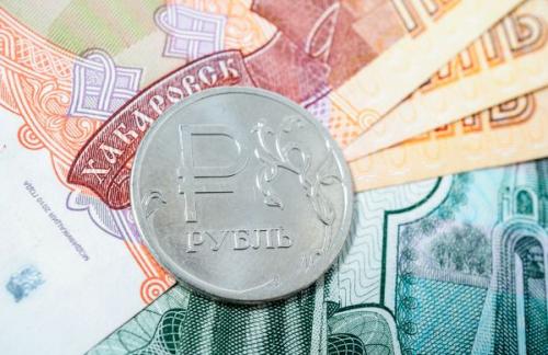 Эксперт назвал предельную точку падения рубля