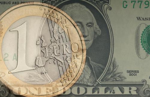 Официальные курсы доллара и евро повысились