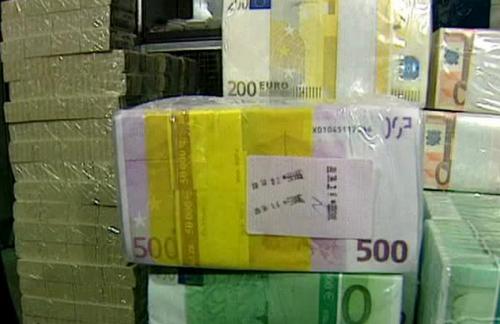 Евро достиг отметки в 66 рублей