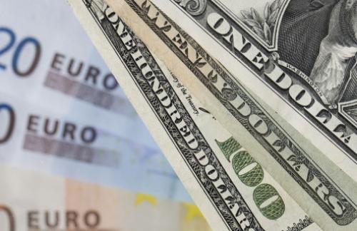 Доллар дорожает к евро в ожидании решений ФРС