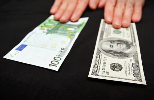 ЦБ приостановил покупку валюты в резервы из-за ослабления рубля