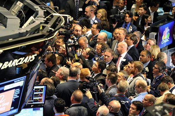 Цена на нефть падает на фоне нерешительности стран по поводу замораживания добычи