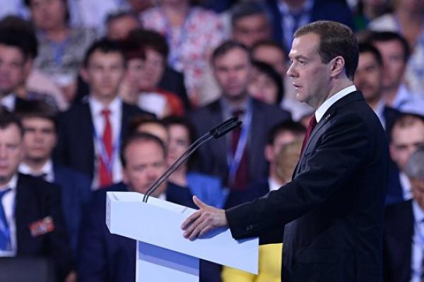 Медведев: на поддержку сельского хозяйства выделят 215 миллиардов рублей